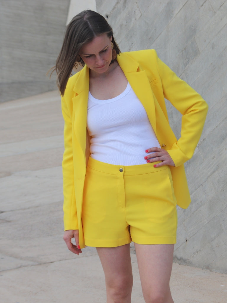 Shorts aus Lyocell in Gelb