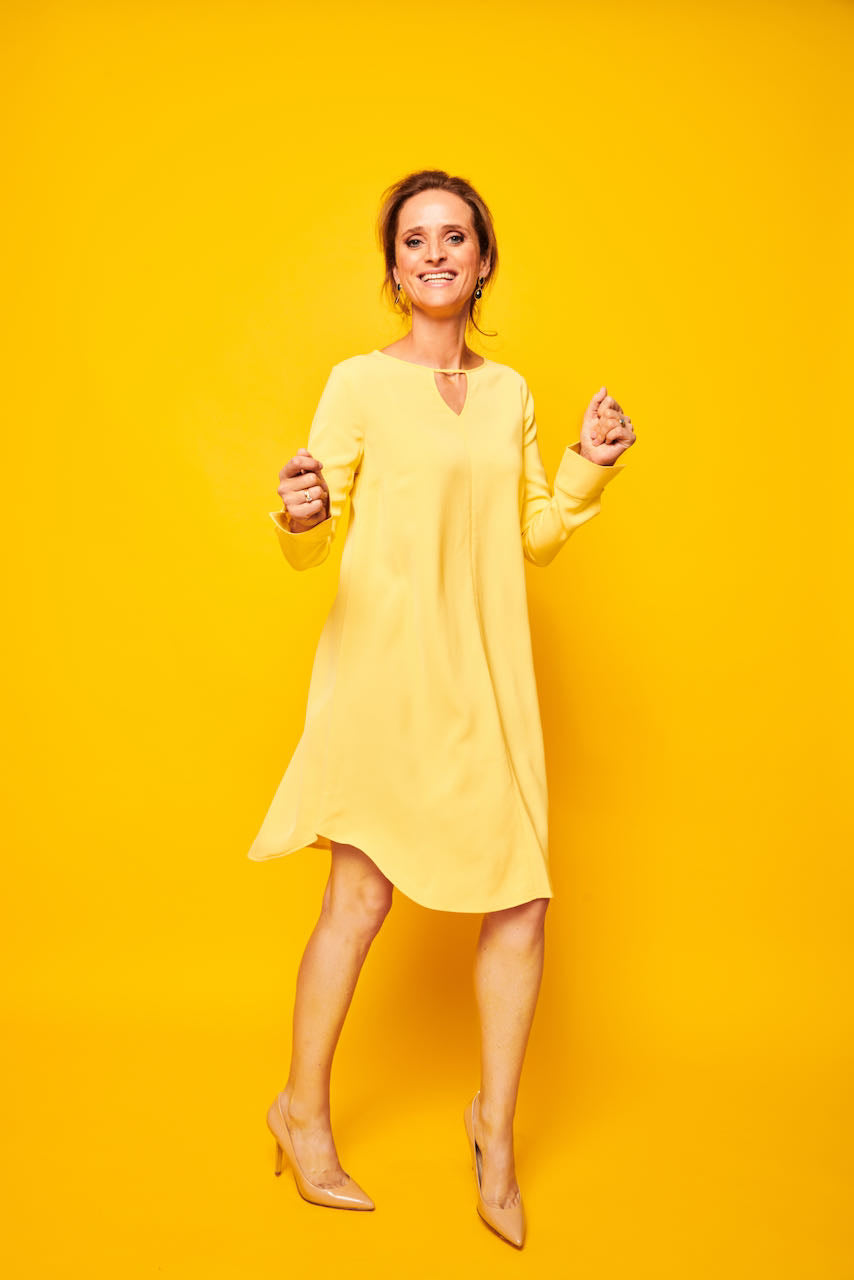 gelbes Kleid mit langen Ärmeln Damen knielang aus Lyocell