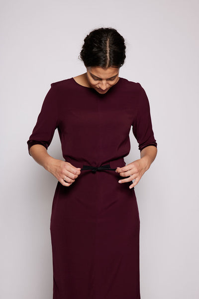 rotes Kleid mit halblangem Arm Damen mit Bindegürtel schwarze Schleife