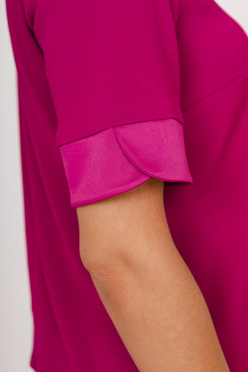 Shirtbluse kurzer Arm Damen aus Lyocell in pink Detailansicht Ärmel