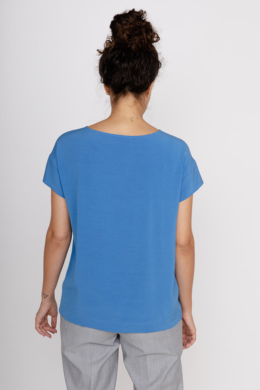 Shirtbluse kurzer Arm mit Schlitz in blau Rückansicht 